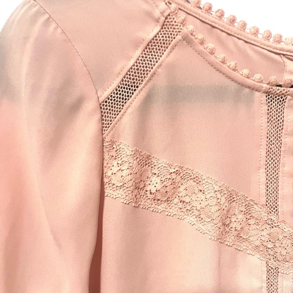 LC Lauren Conrad Pink 3/4 Sleeve lace detail Blouse Small - Picture 6 of 11